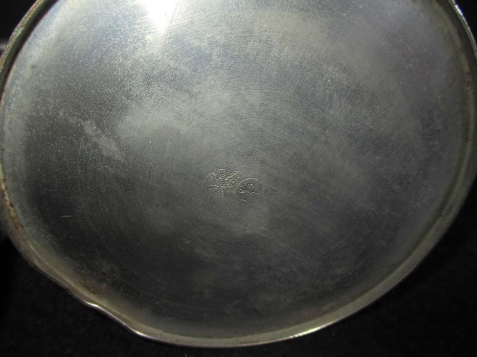 Conjunto de Peças Antigas em Estanho e Metal com Marcas de Fabrico