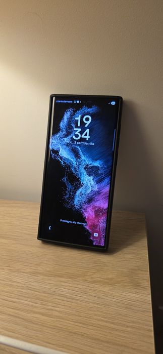 Samsung Galaxy S22 Ultra 8/128GB (Burgundy) – Fotograficzny kocur z małymi "bliznami"