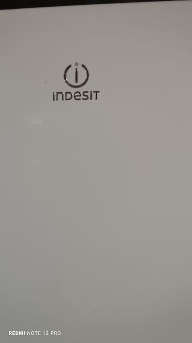 Холодильник Indesit No Frost, высота 200 см в отличном рабочем состоян