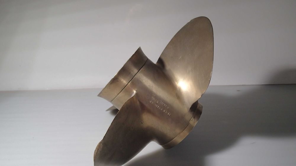 Hélice de barco antiga em Bronze