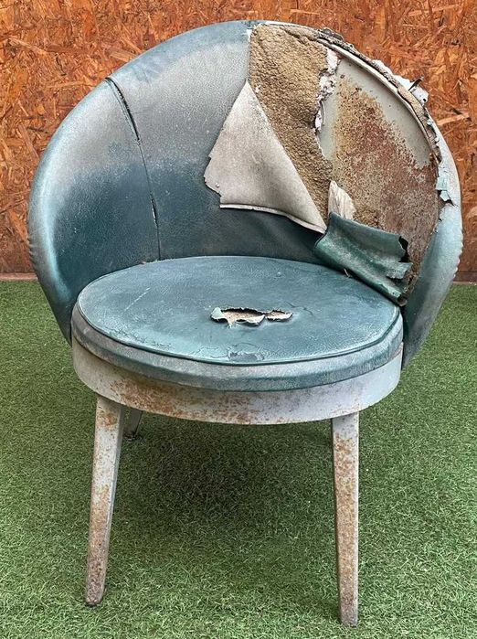 Cadeira cone, centenaria, para restauro, estrutura em ferro