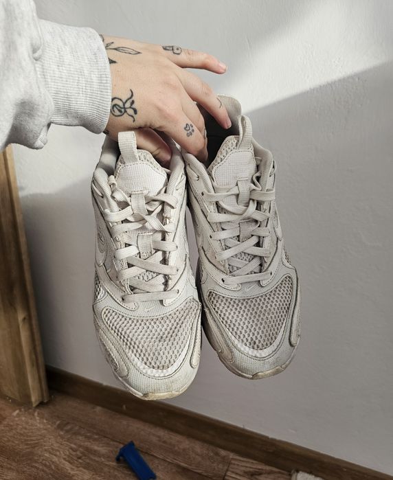 Sprzedam buty damskie białe sportowe nike zoom air fire rozmiar 39