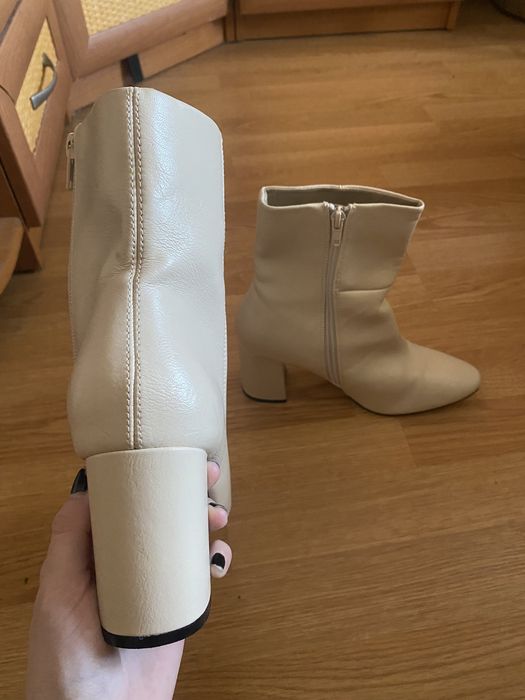 Ботильони Reserved