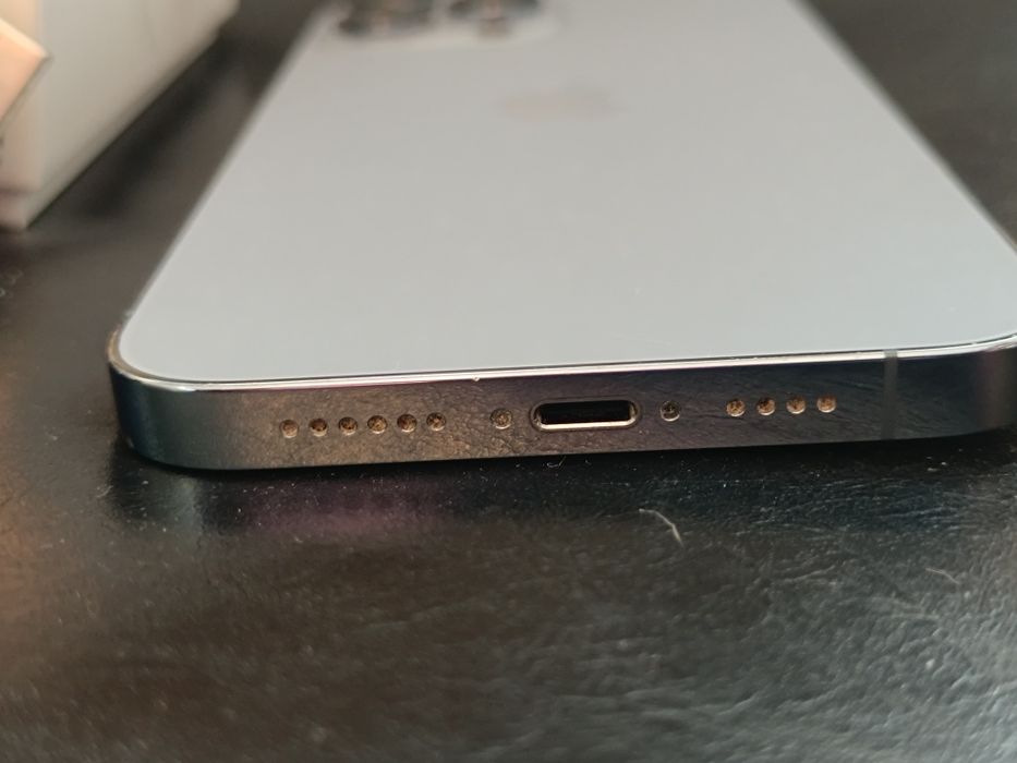 iPhone 13 Pro Max 128GB w zestawie z Airpods Pro, ładowarką indukcyjną i etui