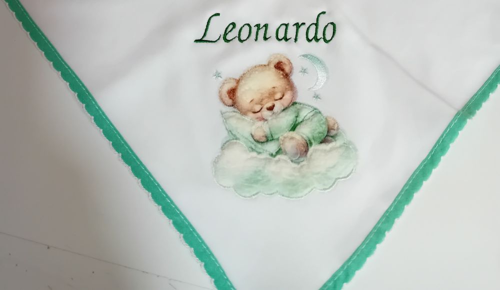 Fralda com o nome do bebé bordado