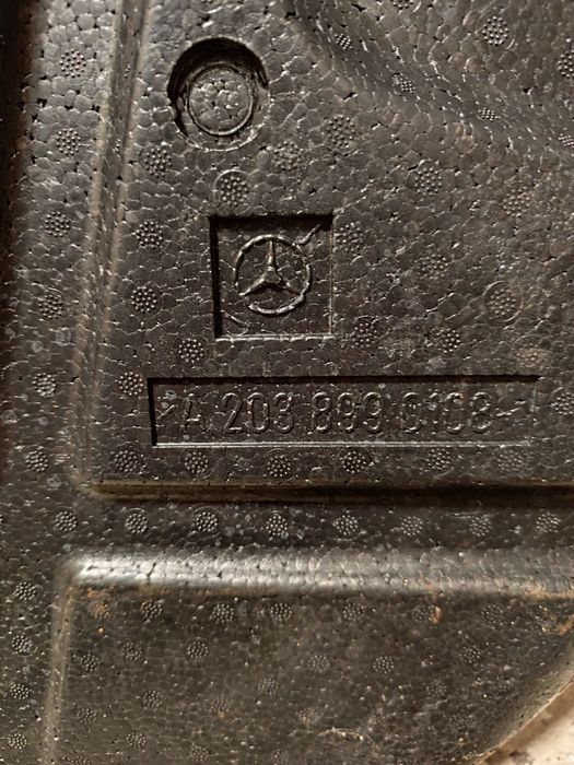 Wkład do bagażnika Mercedes w203