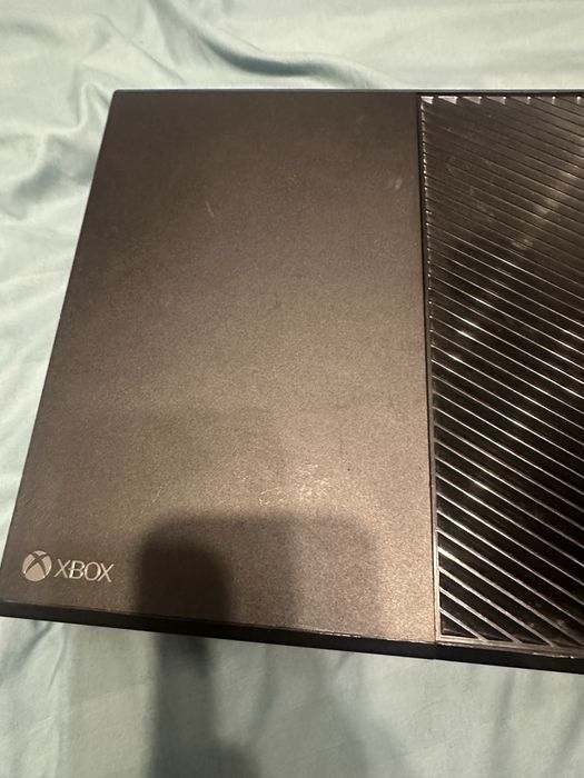 Xbox one 500 gb+акаунт RDR2/GTA 5