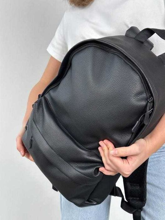 Чоловічий рюкзак з екошкіри чорний - для офісу, школи та міста