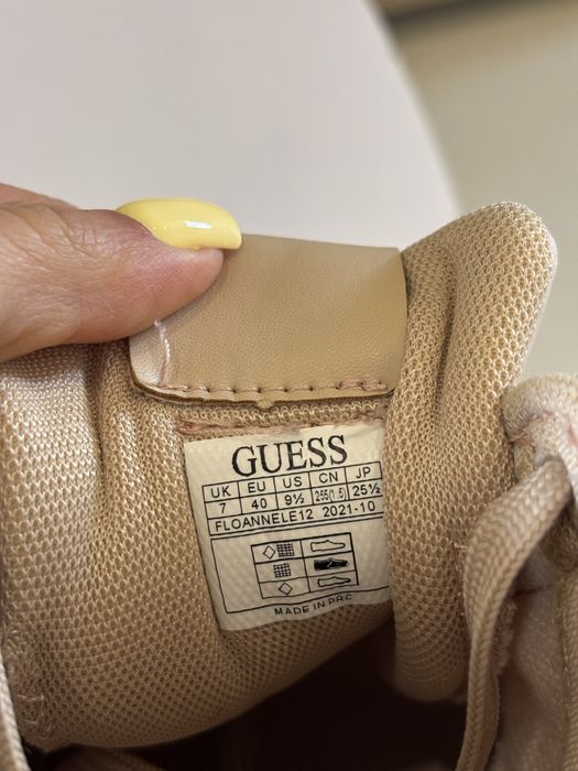 Buty marki Guess