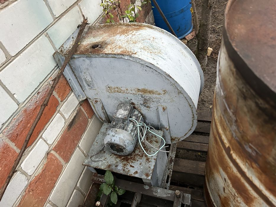 Сак як новий зварювальний на колесах сак.