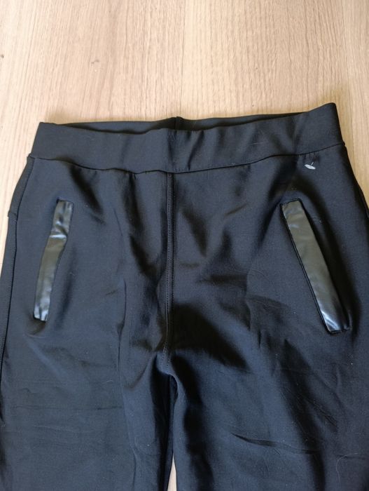 Брюки новые , можно как школьные брюки ые брюки