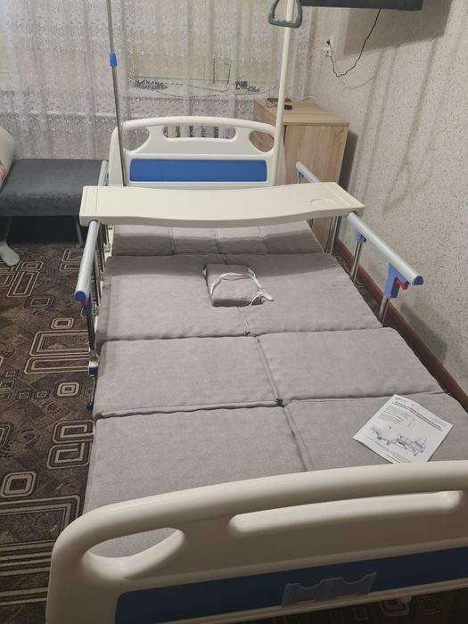 Механічне медичне ліжко