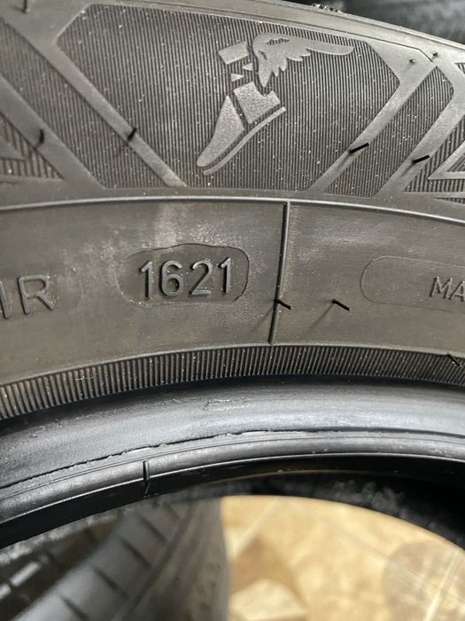 225/55/17 101W GOODYEAR Vector 4 Season