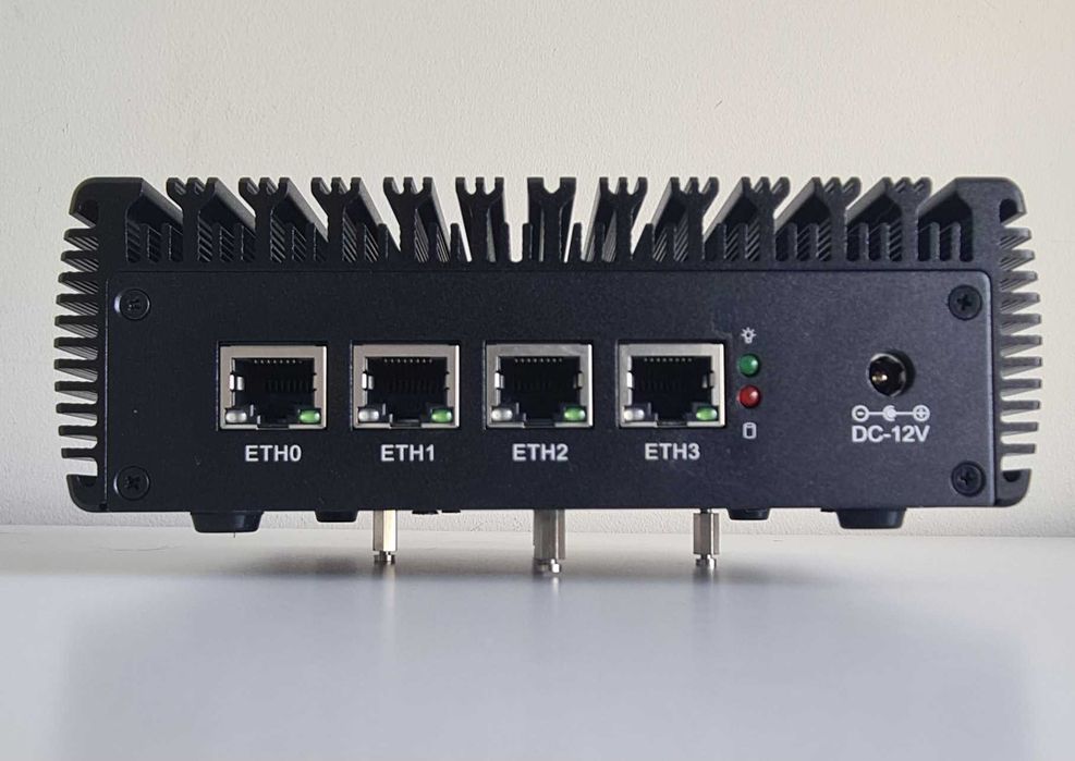 Firewall Fanless Industrial (16GB RAM, 120SSD, 4x Intel)