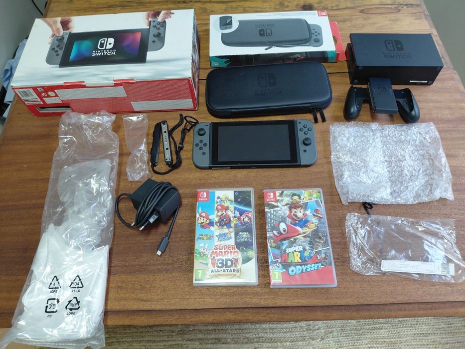 Nintendo Switch V1 Completa (Como Nova) + Super Mario 3D All-Stars + Super Mario Odyssey + Bolsa Oficial