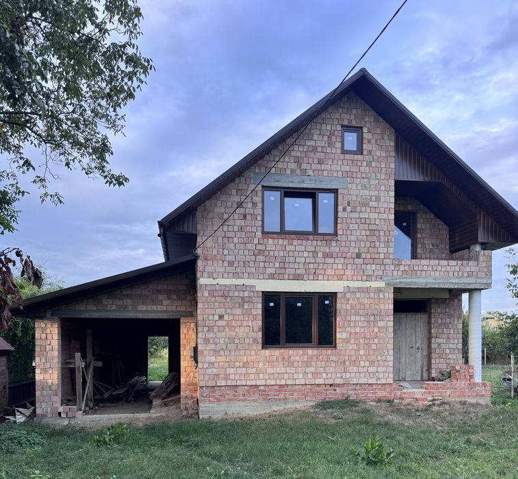 Будинок 8×13, 10 соток, під внутр. роботи.