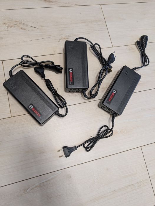 Продам зарядні Bosch 2A.
