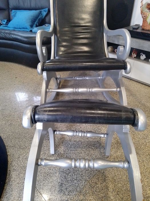 Cadeirão baloiço com banco de apoio