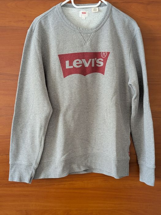 Bluza "Levi's", rozmiar M, stan bdb, szarą. Polecam. Pozdrawiam.