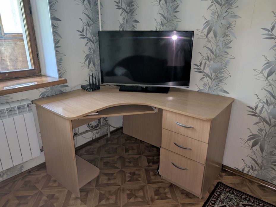 Компьютерний стіл