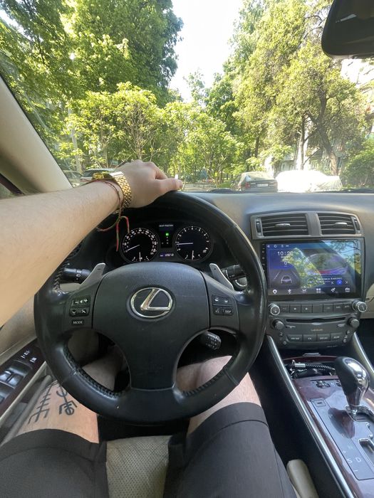 Продам lexus is 250 awd