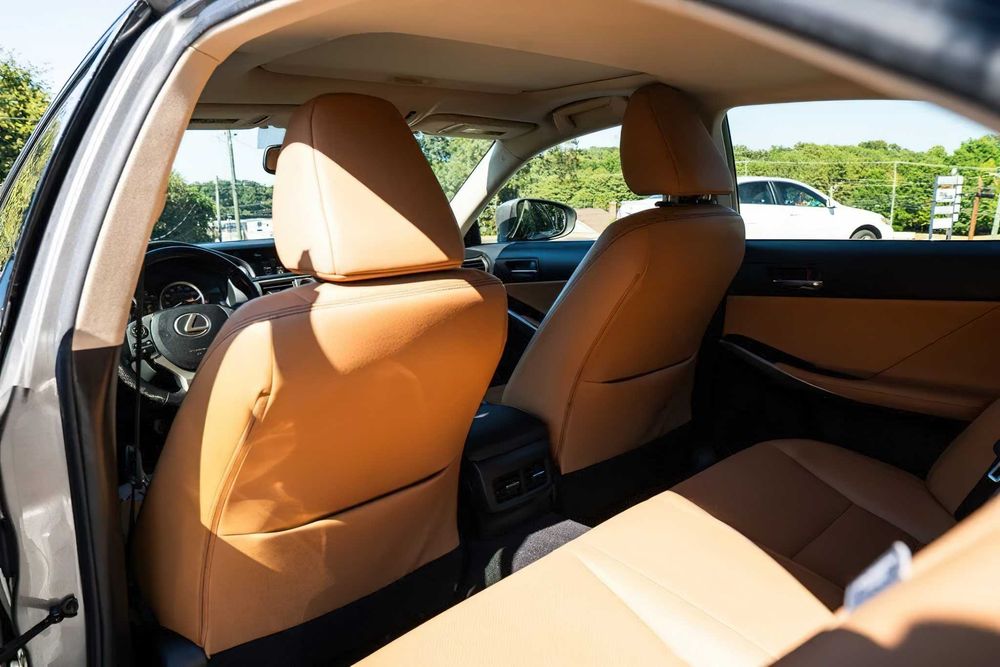 Lexus IS 300      2016