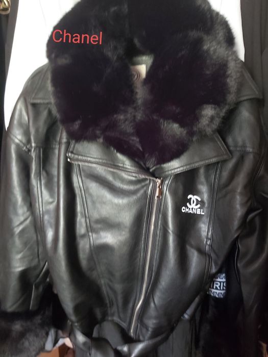 Mega kurtka Chanel jest bardzo piękna