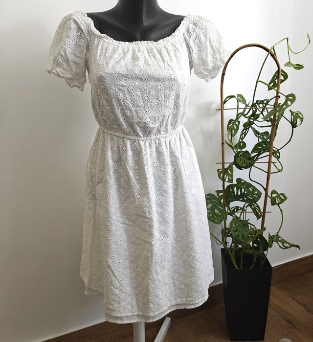 Sukienka letnia ażurowa haftowana hiszpanka odkryte ramiona Cropp M L