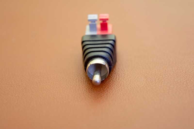 Conector RCA Macho (Áudio/Vídeo/Colunas) com Bornes de Pressão / Mola Sem Soldadura - Novo