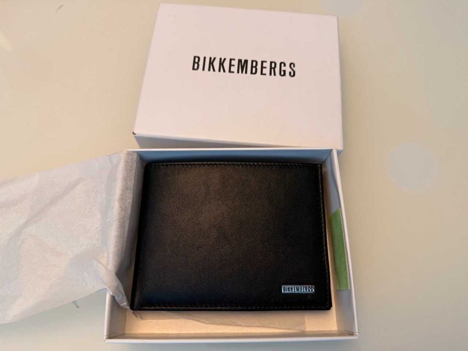 Carteira homem da marca Bikkembergs nova ainda na caixa.