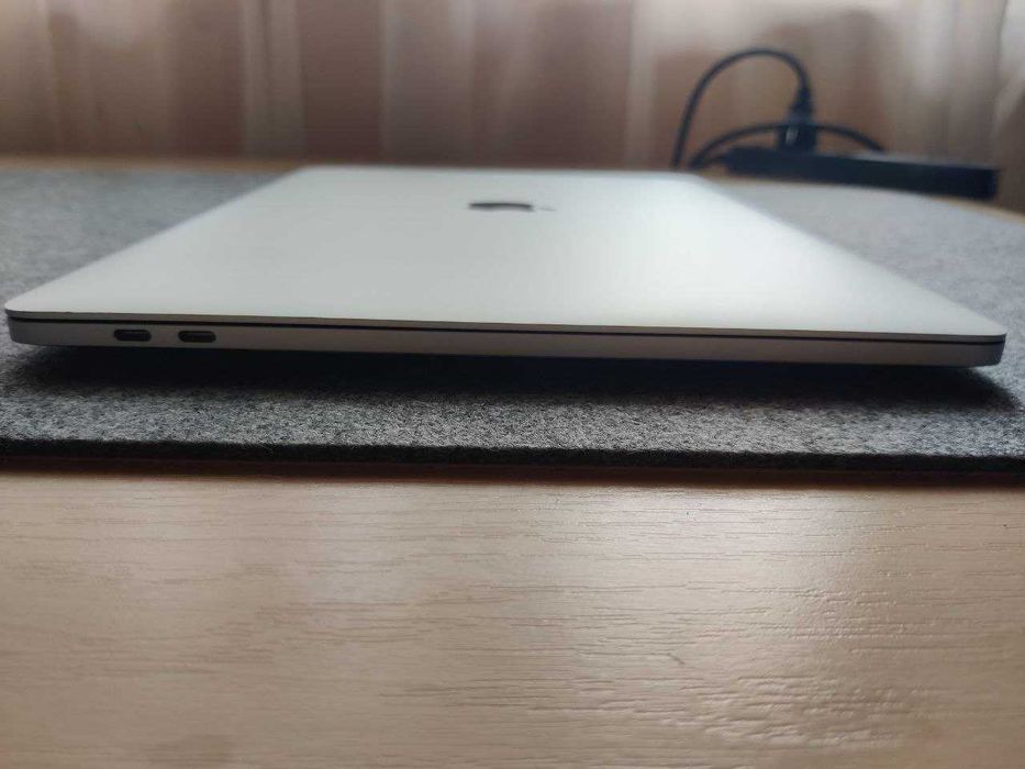 MacBook Pro 15,4" Retina SSD 512GB RAM 16GB (Model: A1707) Silver