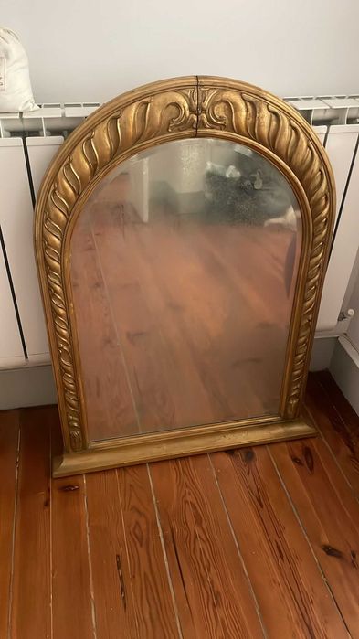 Espelho Vintage com Moldura Dourada