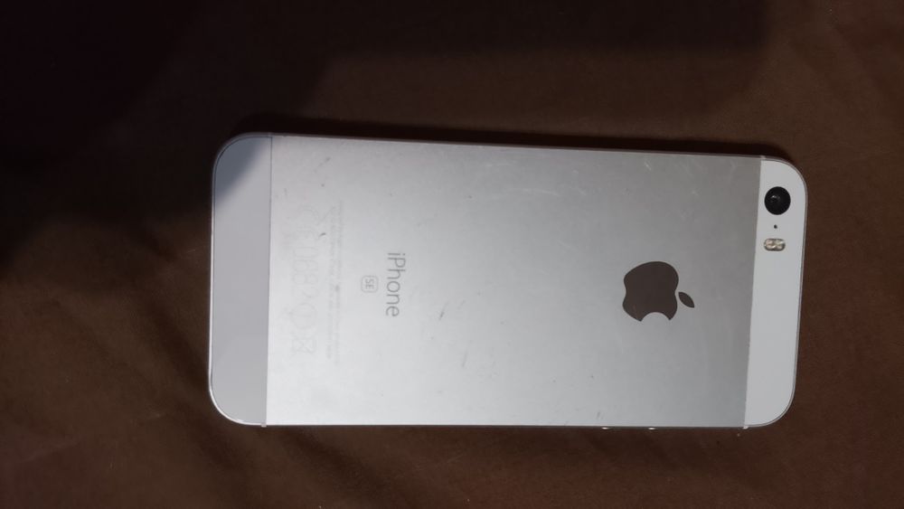 iPhone  SE   2016год