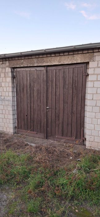 Sprzedam garaż na ulicy Siemianowicza obok cmentarza.