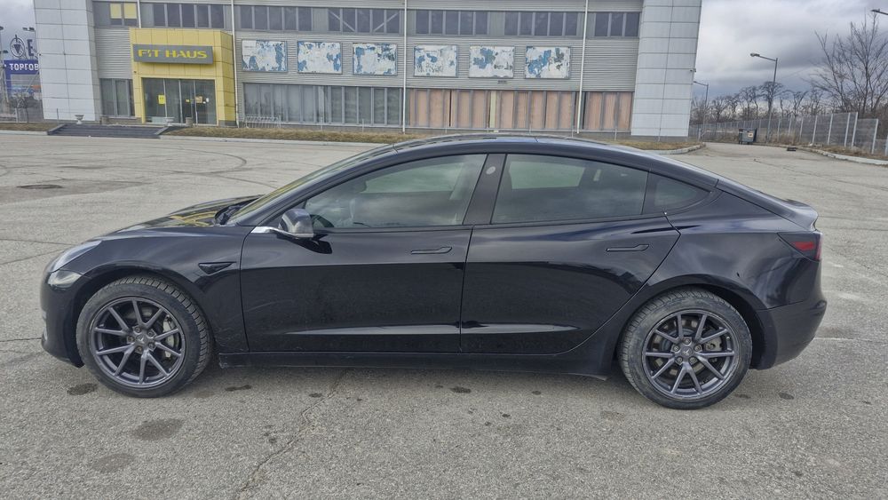 Продам Tesla model 3