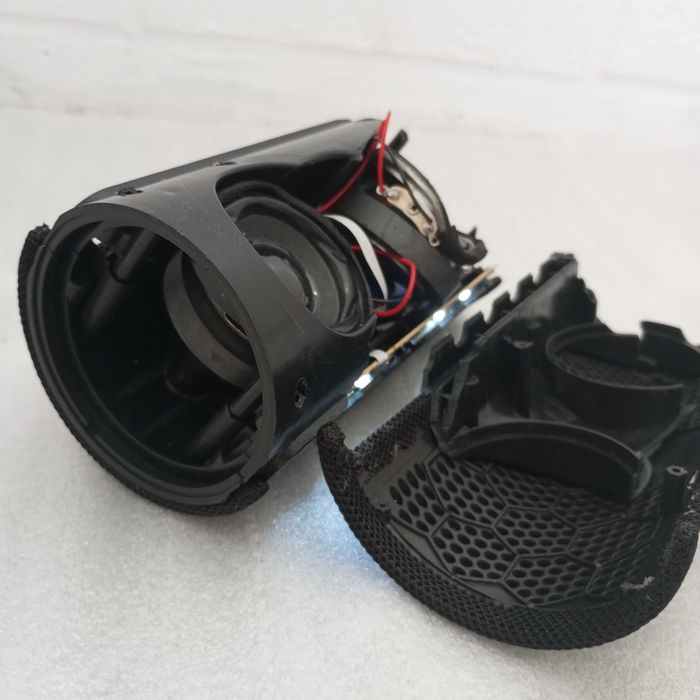 Bluetooth колонка . Разбитая /на запчасти /рабочая