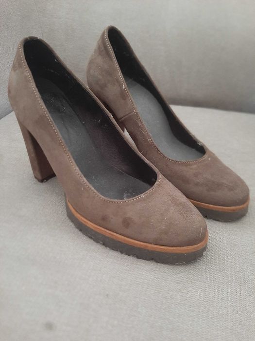 Brown High-Heeled Shoes, Size 35