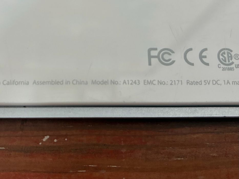 Teclado Apple Alfanumérico A1243 com avaria