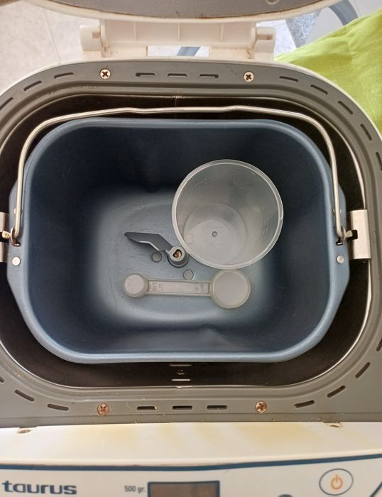 Máquina de Fazer Pão Taurus My Bread CBM-700