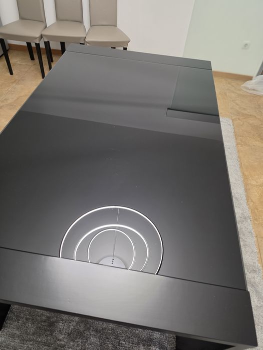Conjunto mesa com 8 cadeiras