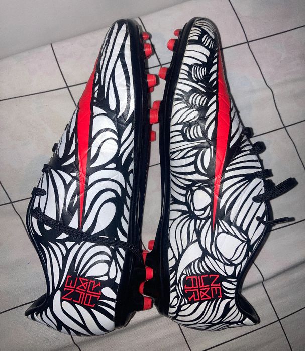 Chuteira Hypervenom Neymar Ousadia & Alegria