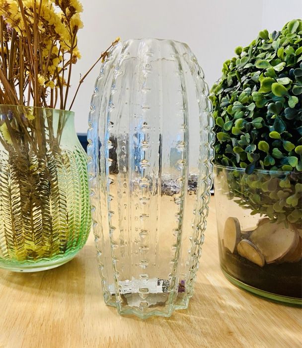 3 vasos / jarras em vidro com ornamentos