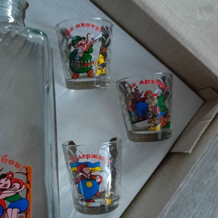 Подарунковий набір Графин 500мл + 6 чарок з тостами