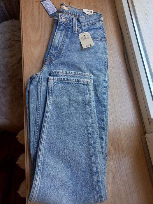 Джинсы  новые  LEVI'S  PREMIUM
Sanfrancisko, Cal.
'80s MOM JEANS 26/32
