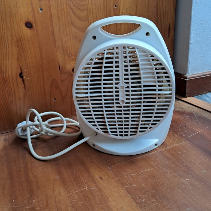 Pequeno Aquecedor Eléctrico Selecline. A funcionar prefeitamente.