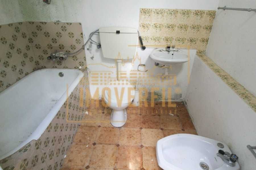 Moradia com Excelente Logradouro.