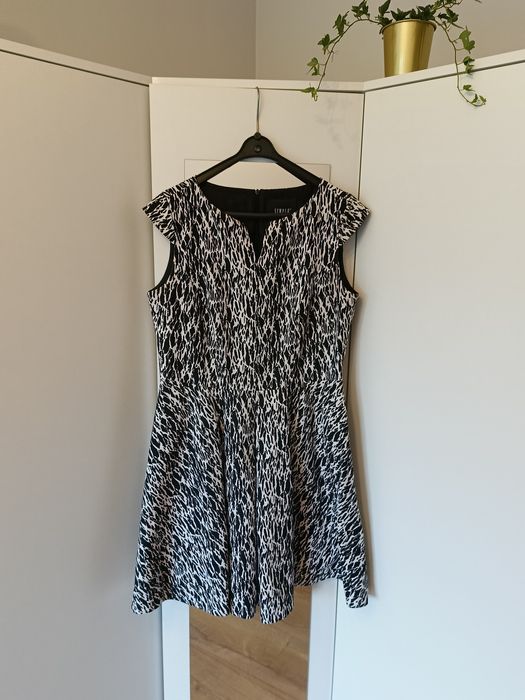 Simple klasyczna sukienka damska