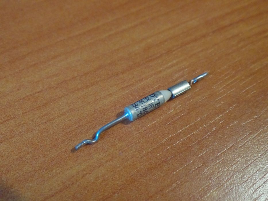 Vários fusíveis 250V (corrente e térmicos)