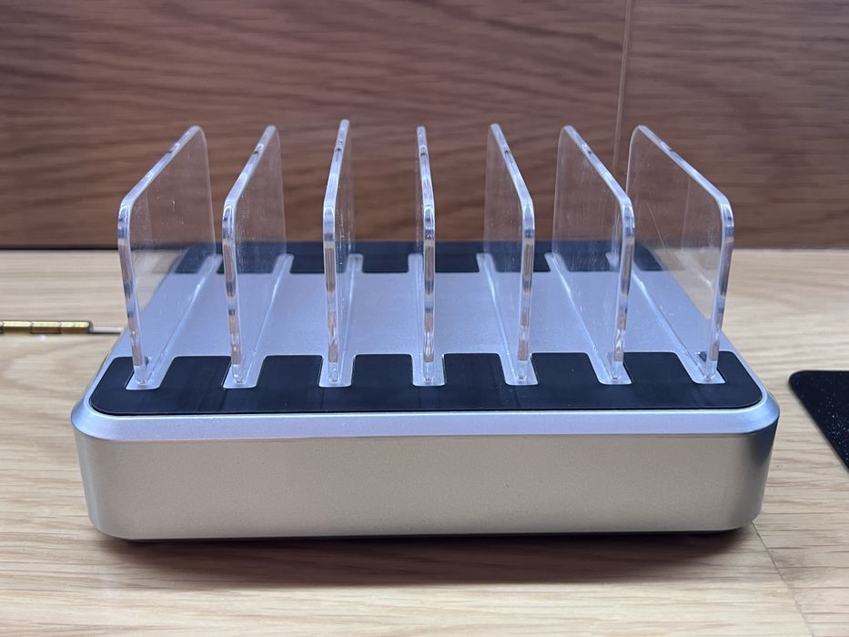 Carregador 6 portas para tablets e telemoveis, 3 USB-A + 3 USB-C