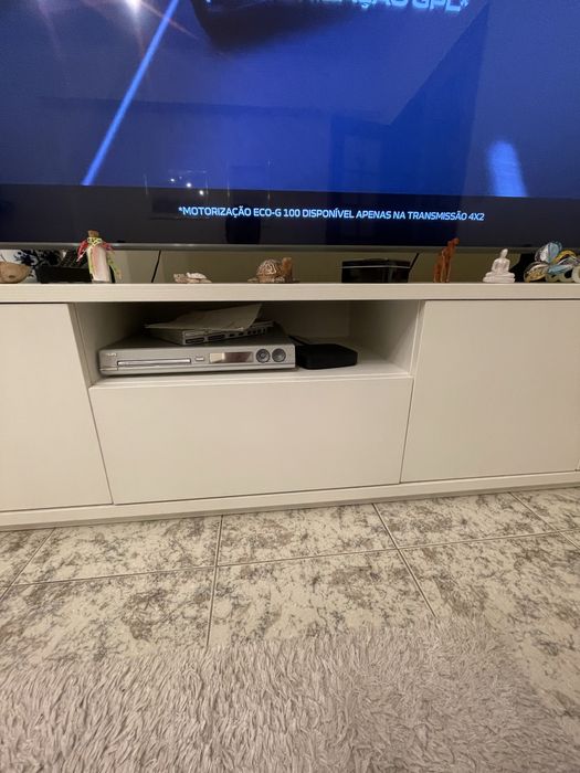 Movel de televisão branco